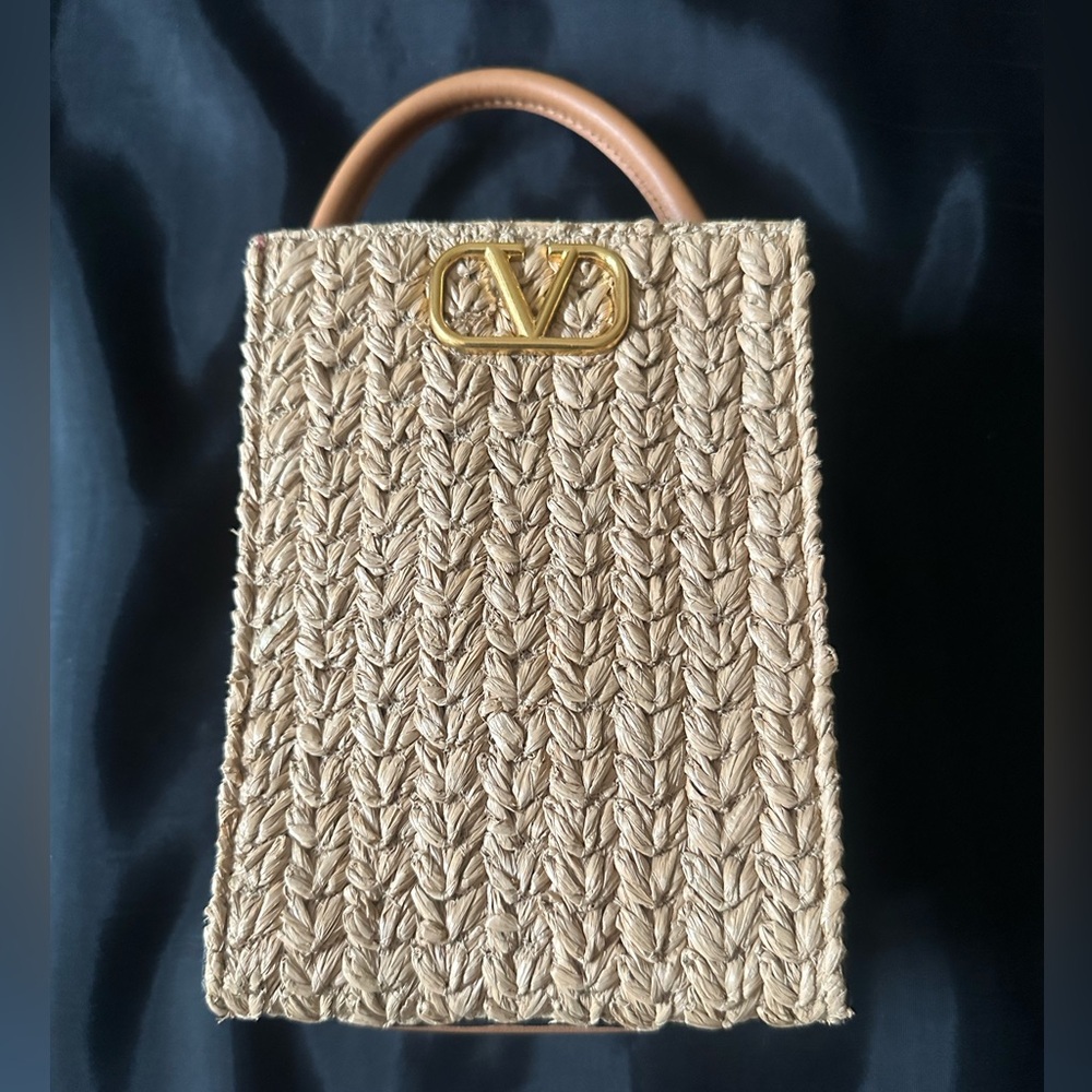Valentino Garavani VLogo North-South Raffia Woven Pouch Bag with Chain - Picture 3 of 10